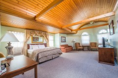 Honeymoon Suite
